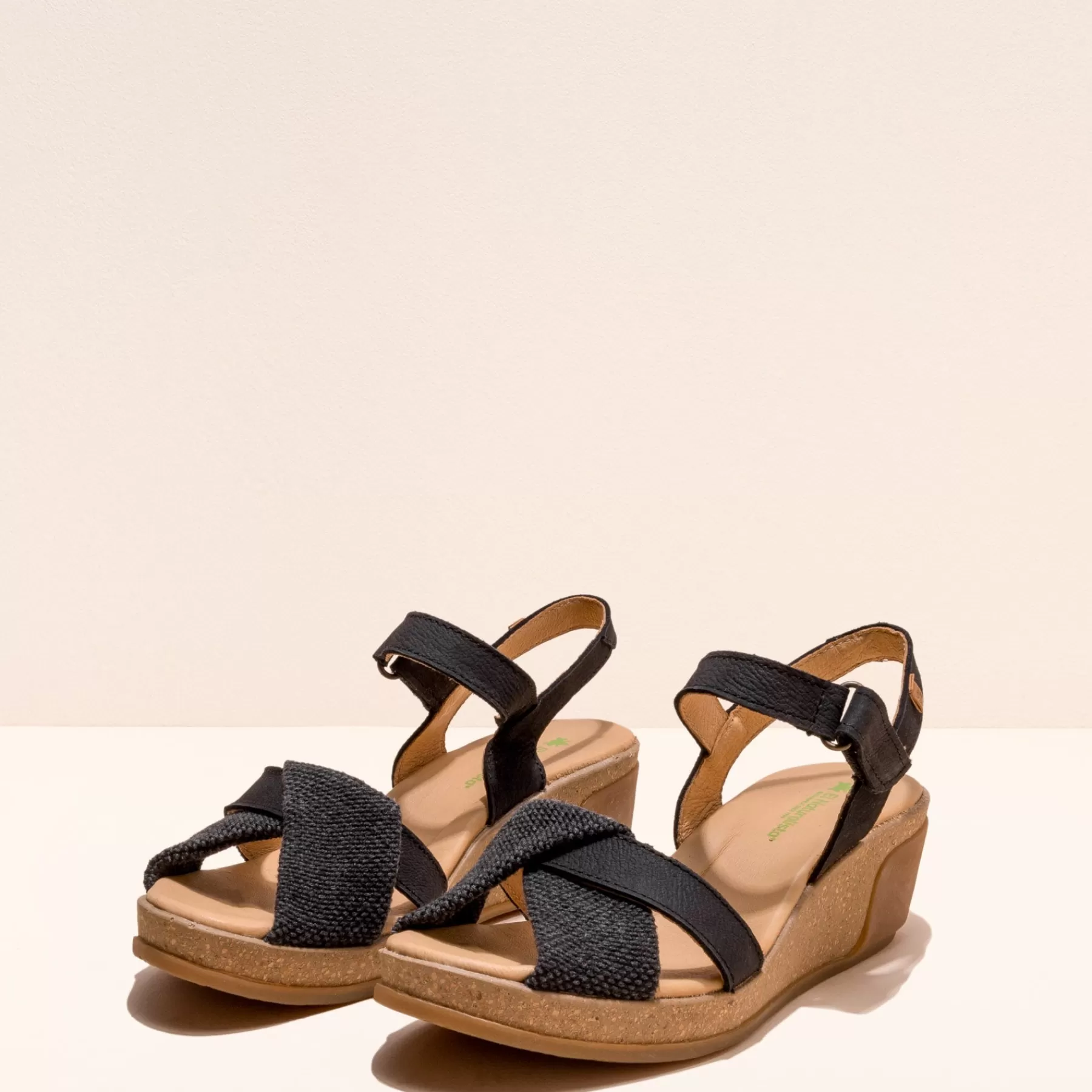 El Naturalista 5038 Bladeren Hot